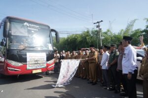 Jamaah Calhaj Pringsewu Diberangkatkan