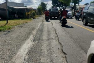 Proyek Pengaspalan Jalan Di Pagelaran Dikeluhkan Pengguna Jalan