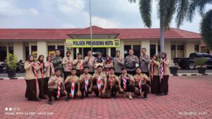 Gerakan Pramuka Kwartir Ranting Pringsewu Menyambangi Polsek Pringsewu Kota