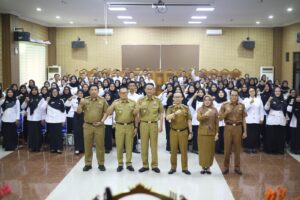 Pj.Bupati Pringsewu Serahkan Petikan SK Pegawai Pemerintah Dengan Perjanjian Kerja