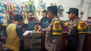 Razia Malam, Polsek Pagelaran Amankan Puluhan Botol Miras