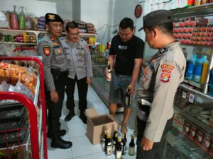 Sepekan Razia, Polres Pringsewu Sita Ratusan Botol Miras