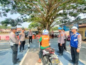 Sidak Kantor Pelayanan SIM, Wakapolres Pringsewu Ingatkan Pentingnya Pelayanan Yang Optimal