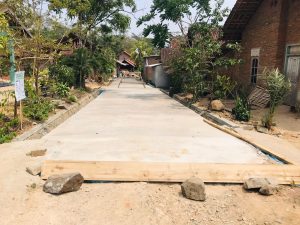“Kepala Pekon Wates Selatan, Lasi Ariyanto, Sukses Menyelesaikan Pembangunan Rabat Beton di RT. 3 Dusun 2”