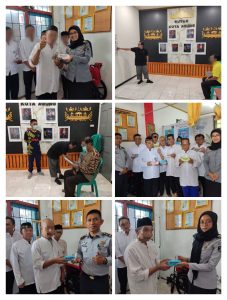 Senangnya, 8 WBP Lansia Dapat Kacamata Gratis