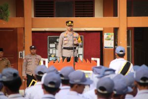 Upacara di SMKN 1 Gadingrejo: Kapolres Pringsewu Tekankan Pentingnya Generasi Muda Menjadi Agen Perubahan Positif