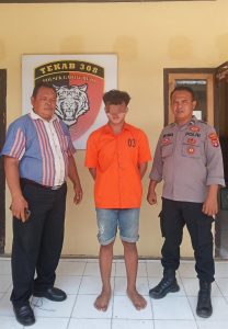 Nasib Apes Pencuri Unggas, Jatuh Ke Sawah dan Ditangkap Polisi