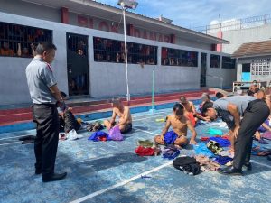 Rutan Krui Terapkan Tindakan Preventif: Salam Pemasyarakatan dan Razia Kamar Hunian