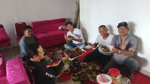 FKWKP Membangun Sinergi dengan Tokoh Masyarakat: Kunjungan Silaturahmi ke Rumah Bambang Irawan, Pekon Sukaratu