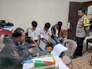 Nyaris Di Amuk Masa Tiga Pelajar SMK Yang Hendak Tawuran di Amankan Polisi
