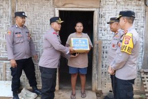 Cooling System Pemilu 2024, Polres Pringsewu Salurkan Puluhan Paket Sembako untuk Warga Kurang Mampu