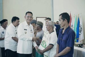 Masyarakat Pringsewu Terima Bantuan Pangan Beras
