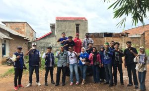 KNPI dan HMI Bandarlampung Berbagi Sembako untuk Warga Kurang Mampu