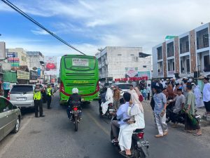 Sholat Idhul Fitri Di Kabupaten Pringsewu Dijaga Ratusan Aparat