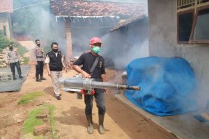 Polres Pringsewu dan Pemda Gencarkan Fogging untuk Atasi Wabah DBD