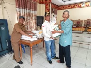 Pekon Sinar waya Salurkan Bantuan Pangan ke 77 KPM
