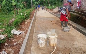 Pekon Banyumas Bangun Jalan Rabat Beton 98 Meter dengan Dana Desa Tahap I Tahun 2024