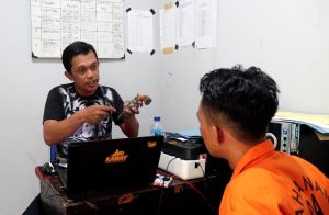 Bawa Senpi Rakitan, Pria Asal Tulang Bawang Ditangkap di Pringsewu