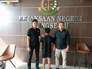 Polres Pringsewu Limpahkan Tersangka dan Barang Bukti Kasus Persetubuhan Anak Dibawah Umur Ke Kejaksaan