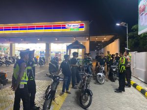Cegah Kejahatan Jalanan, Polres Pringsewu Patroli Malam Imbau Pemuda Tidak Nongkrong Hingga Larut Malam