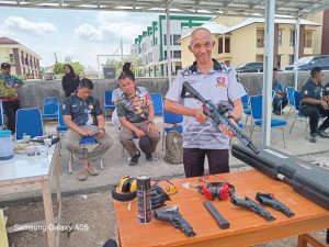 Polres Pringsewu dan Komunitas Rayakan Hari Bhayangkara ke-78 dengan Latihan Menembak