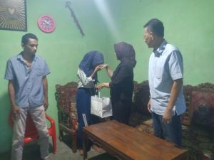 Calon Bupati Pringsewu, Adi Erlansyah, Beri Bantuan Seragam Sekolah dan Tali Asih untuk Anggun Fitria Sari
