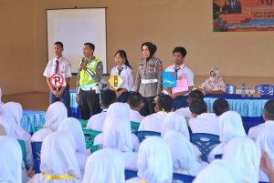 Satgas Operasi Patuh Polres Pringsewu Berikan Pembekalan Tertib Lalu Lintas Siswa MPLS