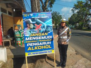 Satgas Operasi Patuh Polres Pringsewu Pasang Banner Himbauan di Sejumlah Titik Jalan