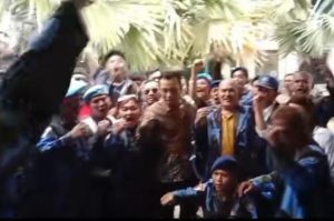 Peraturan Jaksa Agung Takditerge Kejari Deli Serdang..!! Terdakwa Ketua IPK Pancur Batu tak Digari, Dibiarkan Temui Massa dan Pakai Baju OKP..!!