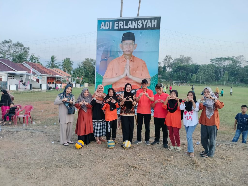 Di Pertandingan Bola Voli Tegal Sari, Adi Erlansyah Kenalkan Calon Wakilnya