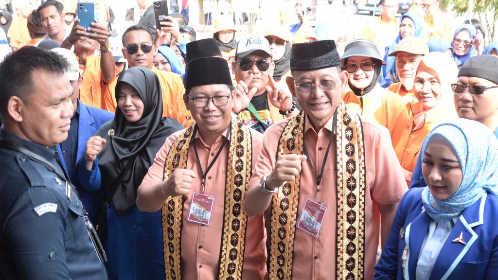 Adi Erlansyah dan Hisbullah Resmi Daftar Ke KPU sebagai Calon Bupati dan Wakil Bupati Pringsewu