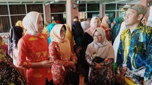 Puluhan Lansia di Pringsewu Ikuti Pelatihan Dasar Membatik