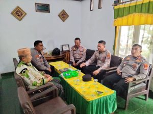 Personel Polres Pringsewu dan Polsek Jajaran Terus Imbau dan Edukasi Masyarakat Sukseskan Pilkada Serentak 2024