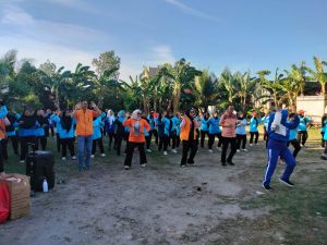 Senam Bersama Ibu-ibu Pringadi Sehat, Adi Erlansyah Ajak Tetap Jaga Pilkada Tetap Kondusif