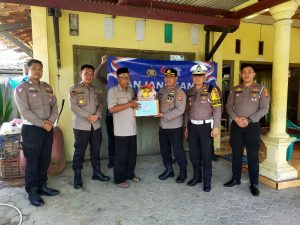 Peringati Hari Lalu Lintas Bhayangkara ke-69, Polres Pringsewu Gelar Anjangsana ke Kediaman Ketua Purnawirawan Polri