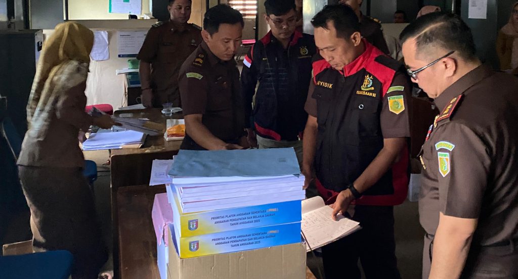 Tim Penyidik Kejaksaan Negeri Pringsewu Lakukan Penggeledahan dalam Kasus Dugaan Korupsi Dana Hibah LPTQ Pringsewu