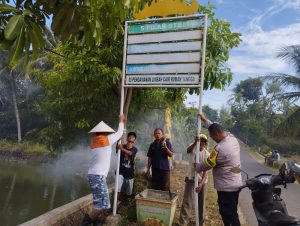 Melalui Gotog Royong, Polsek Pagelaran Dorong Partisipasi Warga Sukseskan Pilkada Serentak 2024