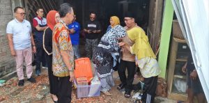 Adi Erlansyah dan Hisbullah Tinjau dan Berikan Tali Asih Korban Terdampak Angin Puting Beliung di Keputran dan Sukoharjo
