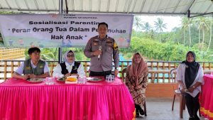 Bhabinkamtibmas Bripka Yudi Afriansyah Isi Materi Sosialisasi Peran Orang Tua Dalam Pemenuhan Hak Anak LK3BM Mandiri Sejahtera