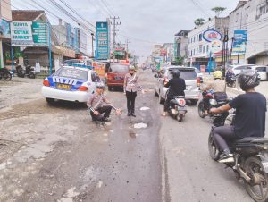 Waspada! Banyak Jalan Berlubang di Pringsewu, Polres Imbau Pengendara Berhati-Hati
