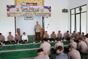 Peringatan Isra Mi’raj, Kapolres Pringsewu Ajak Anggota Teladani Nabi Muhammad