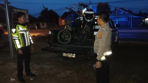 Dua Motor Tabrakan di Tikungan Jalinbar Pringsewu, Satu Pengendara Luka Berat