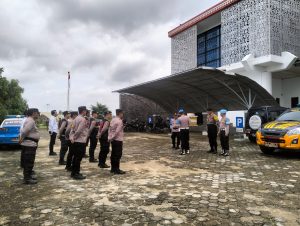 Polres Pringsewu Terjunkan Puluhan Personel untuk Amankan Rapat Paripurna Penetapan Bupati dan Wakil Bupati Terpilih
