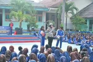 Polres Pringsewu Edukasi Pelajar Tentang Keselamatan Berkendara