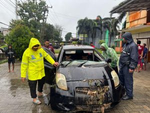 Warga Bandar Lampung Tewas Terseret Banjir, Terjebak dalam Mobil hingga Masuk Drainase