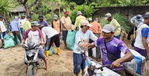 Paska Terkena Banjir Petani Palas Aji Gotong royong Rehabilitasi Jalan Pertanian