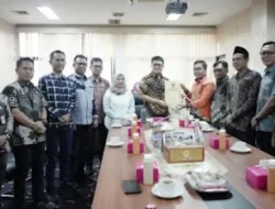 Ketua DPRD Lampung Terima Berita Acara Penetapan Gubernur Terpilih Dari KPU