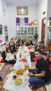 Merajut Kembali Persaudaraan, Puluhan Mantan Karyawan Tribun Bukber