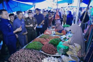 Pantau Ketersediaan Bahan Pokok Selama Ramadan, Bupati Pringsewu Tinjau Pasar Banyumas