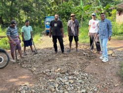 Wakil Ketua Komisi 3 Rusmanto Bantu Perbaikan Jalan di Pandansari Selatan